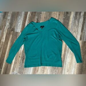 Attention Green Long-sleeve V-neck sweater size XL